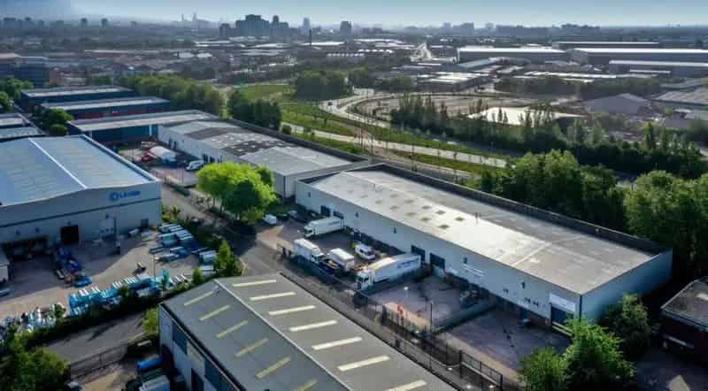Warehouse Units near M60 Motorway 7105-31074 sq ft