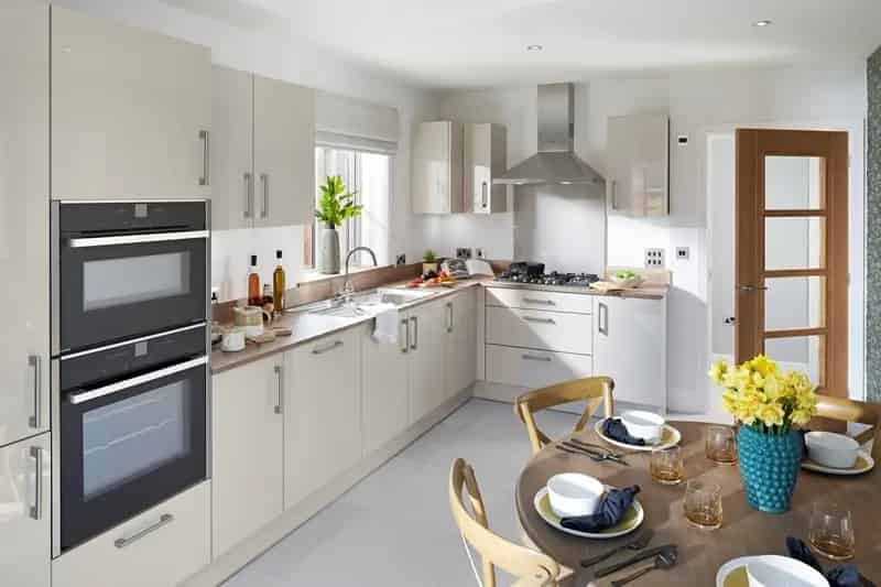 Luxury 4-Bed Home in Potters Wood Verwood