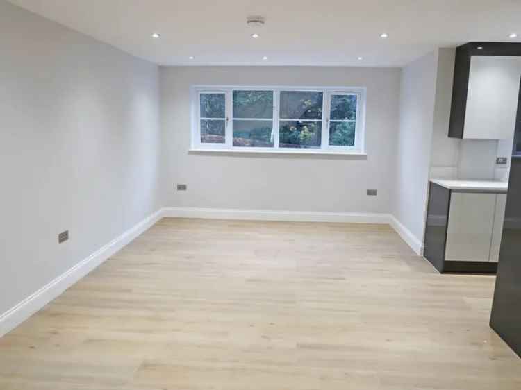 3 Bedroom Flat To Rent Available May 17 2025