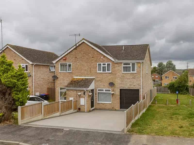 4 Bedroom Semi-Detached House For Sale