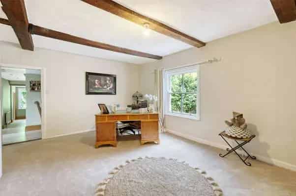 8-Bedroom House with Pool and 8 Acres