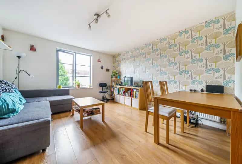 1 Bedroom Maisonette for Sale Lower Weston No Onward Chain