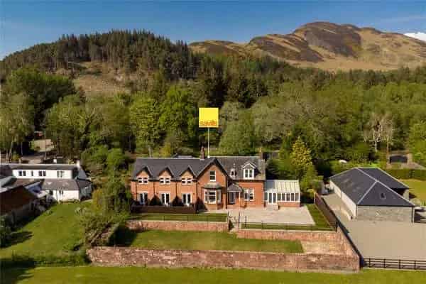 Lomond Bank Elegant Period Home with Holiday Lets