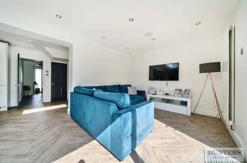 4 bedroom House
 To Let 
Total Size: 1144 SQ FT