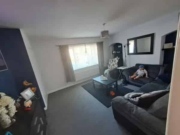 2 Bedroom House Near Shops and School