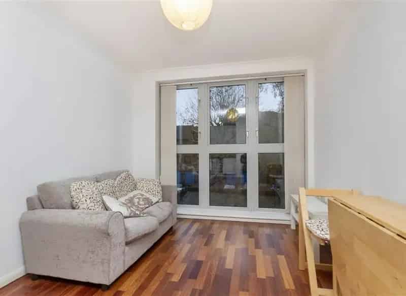 One Double Bedroom Apartment Limehouse Near Narrow Street