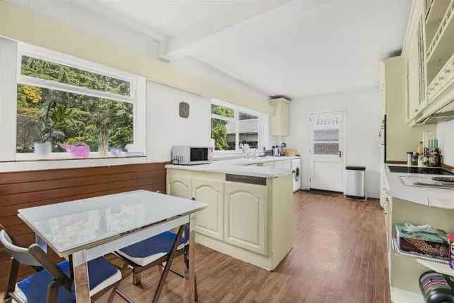 Detached Family Home for Sale in Mill Hill NW7