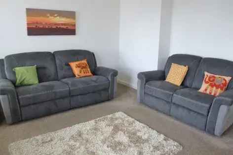 2 Bedroom 76m² Flat in Aberdeen - Gas CH, Parking, Available June 6th