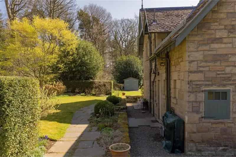 4 Bed Detached House with 2 Reception Rooms - Idyllic Country Home