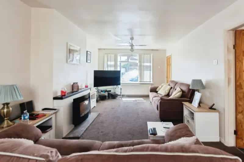 3 Bedroom End Terrace House For Sale