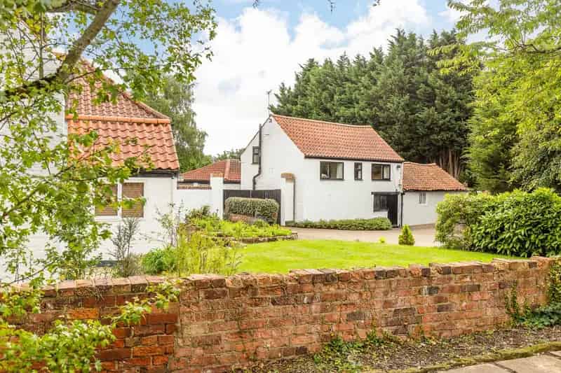 Grade II Listed 4-Bedroom Family Home with Annex and Half-Acre Plot