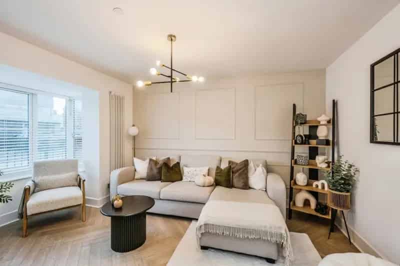 4 Bedroom Detached House - Modern Family Home
