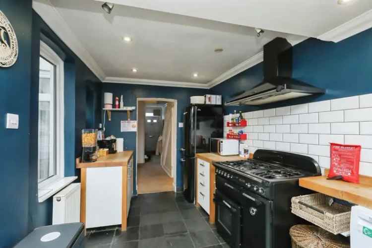 3 Bed Terraced House in Norwich Golden Triangle Driveway Parking