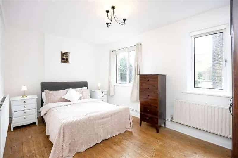 2 bed flat for sale