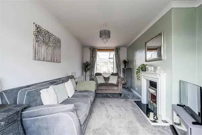 2 Bed House Terraced with 2 Reception Rooms and Garden