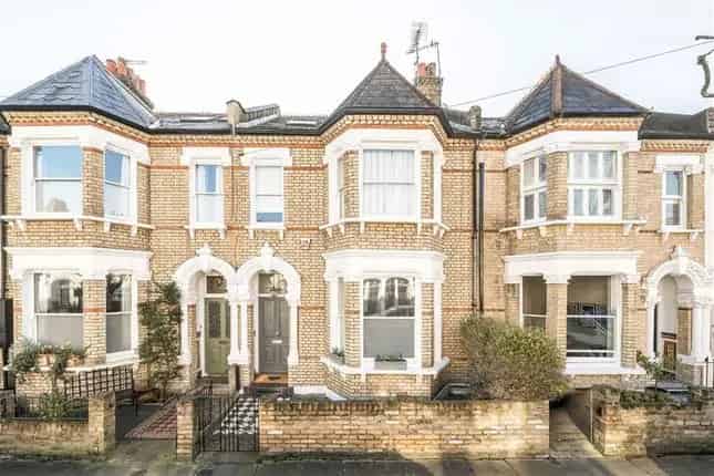Stunning 3-Floor Terraced House for Sale in London SW4