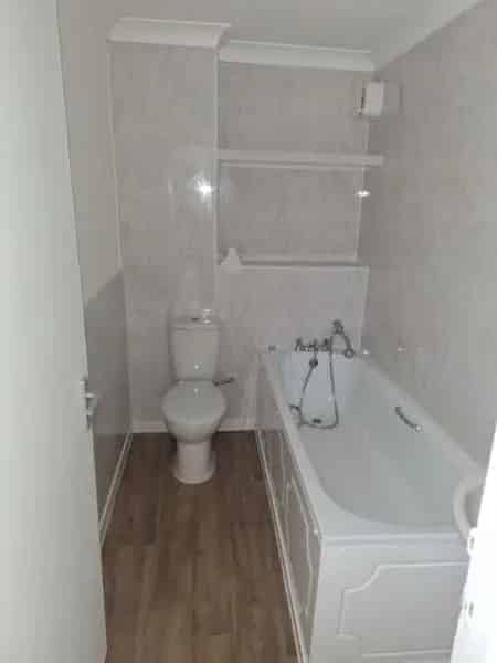 3 Story House with Loft, 2 Double Bedrooms, and Garden