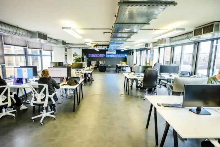 Queen Square Office Space: Modern Open Plan Office with Roof Terrace