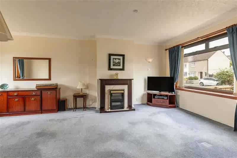 2 Bed Semi-Detached House with Garden - Ideal for First-Time Buyers