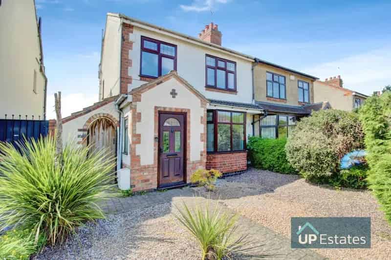 4 Bedroom Semi Detached House to Rent