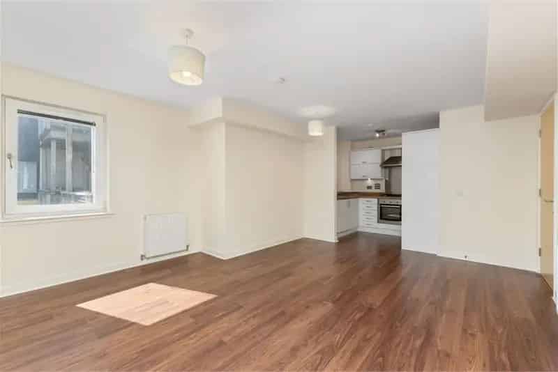 2 Bed Flat Easter Road Modern Development