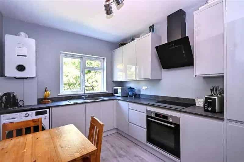 2 Bed Flat for Sale Upperton