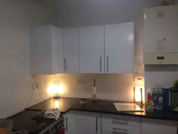 Large 3 Bed End Terrace House With Garden Near Amenities