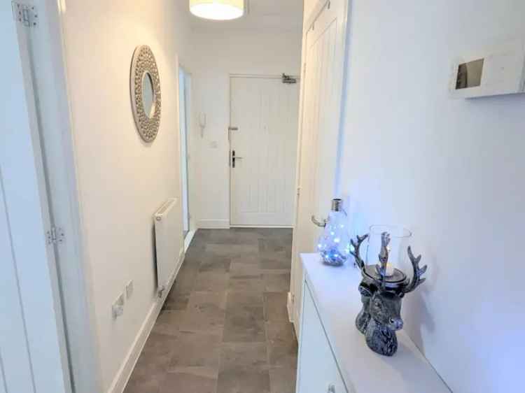 2 Bedroom Top Floor Apartment For Sale in Wantage