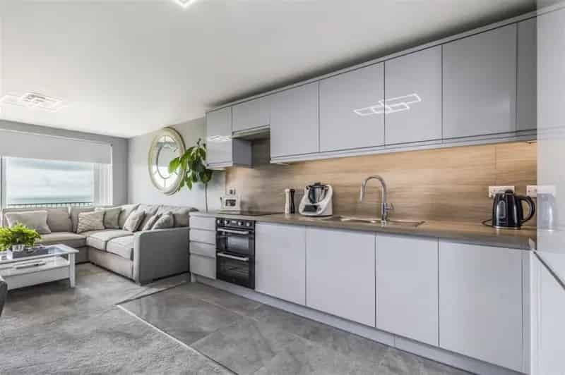 2 Bedroom Flat with Stunning Sea Views Bournemouth