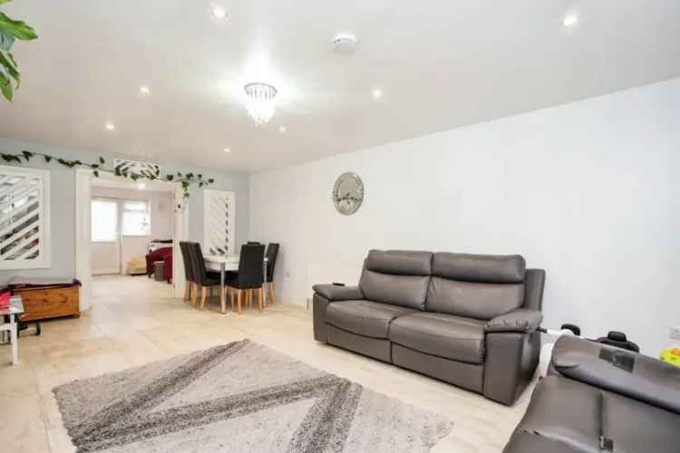 Four Bedroom End Terrace House Peascroft Road