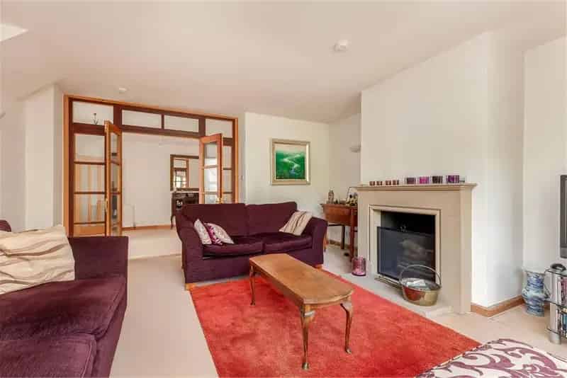 5 Bed Semi Detached House with 2 Reception Rooms and Large Garden