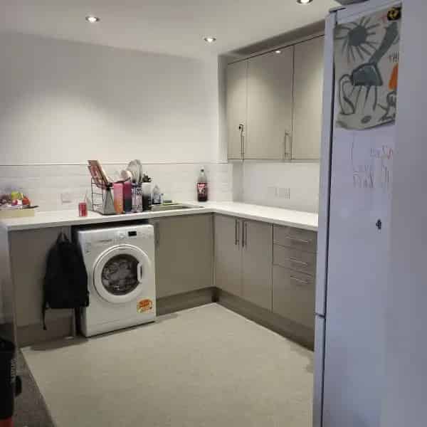 2 Bedroom Apartment with Lift Access