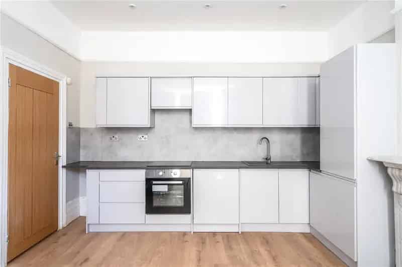 2 Bedroom Flat Apartment in London Herne Hill