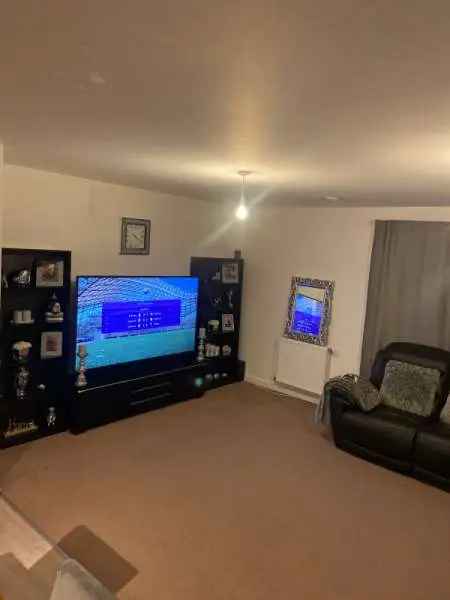 Flat For Rent in Tandridge, England