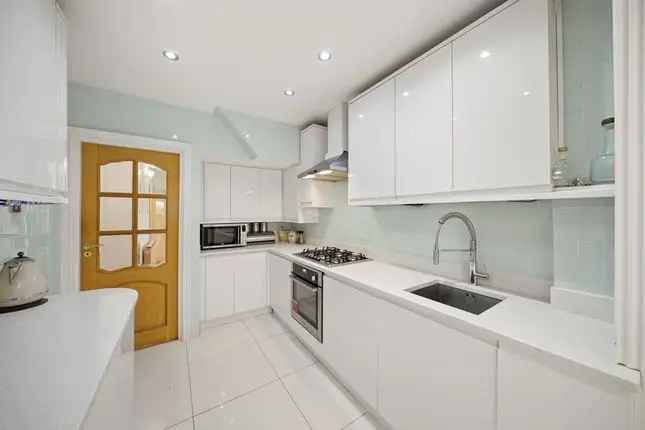 Terraced House to Rent in Ilford IG2