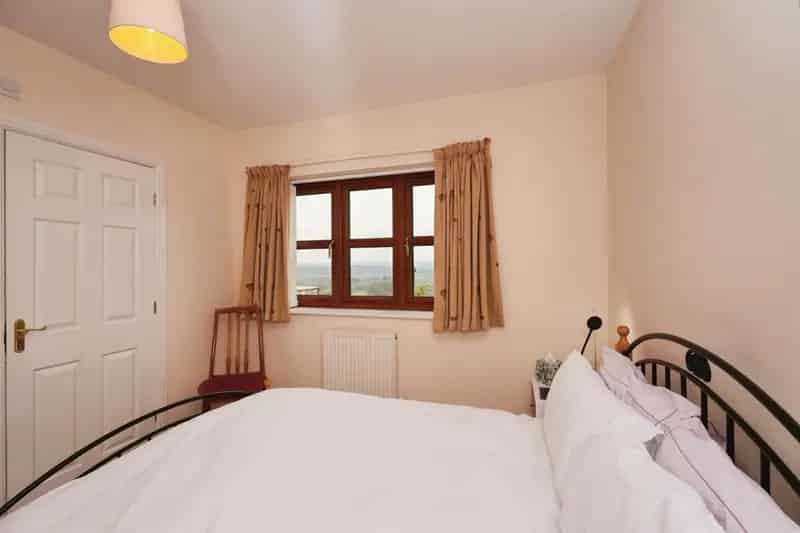 4 Bed Family Home in Denholme - Ensuite, Garage & Driveway