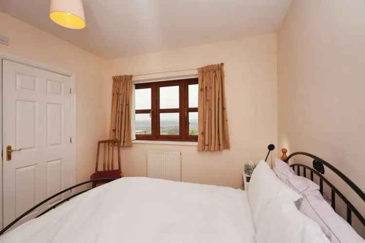 4 Bed Family Home in Denholme - Ensuite, Garage & Driveway