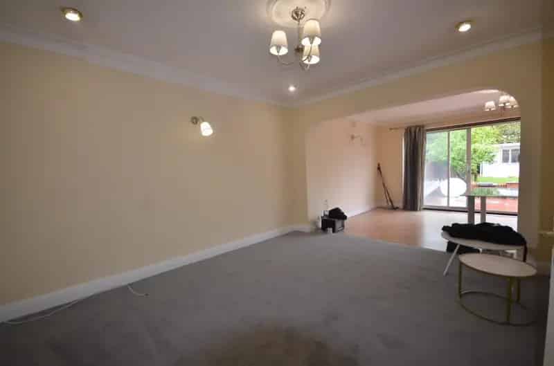 6 bedroom House
 To Let 
Total Size: 1594 SQ FT