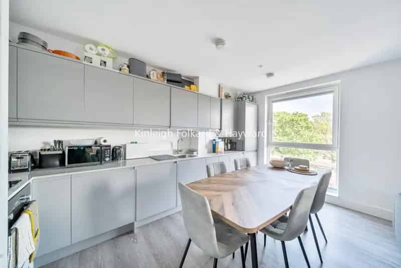 Flat For Sale , London, England