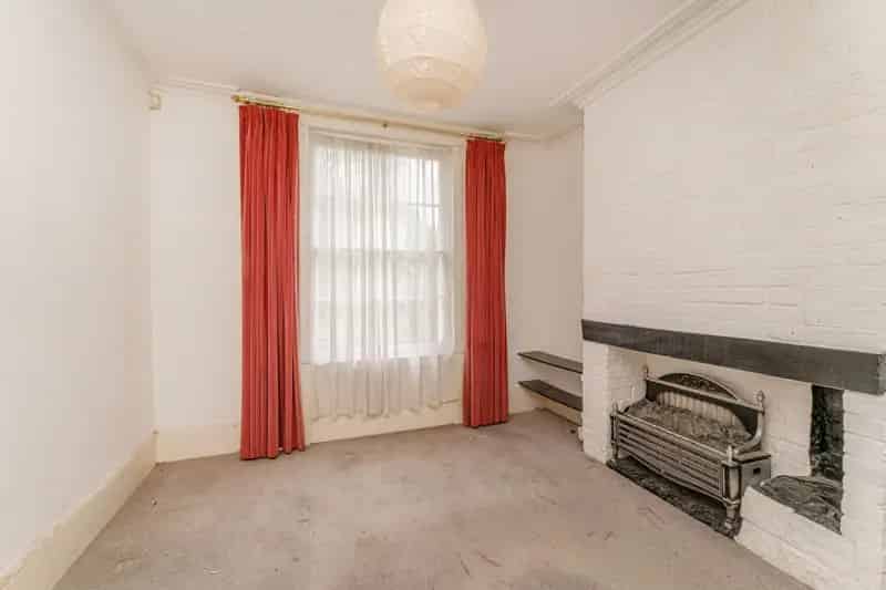 2 Bedroom Victorian House to Rent Victoria Park Village