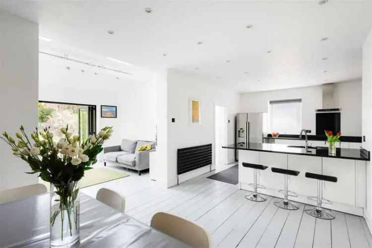 3 Bedroom Detached House for Sale in Filton
