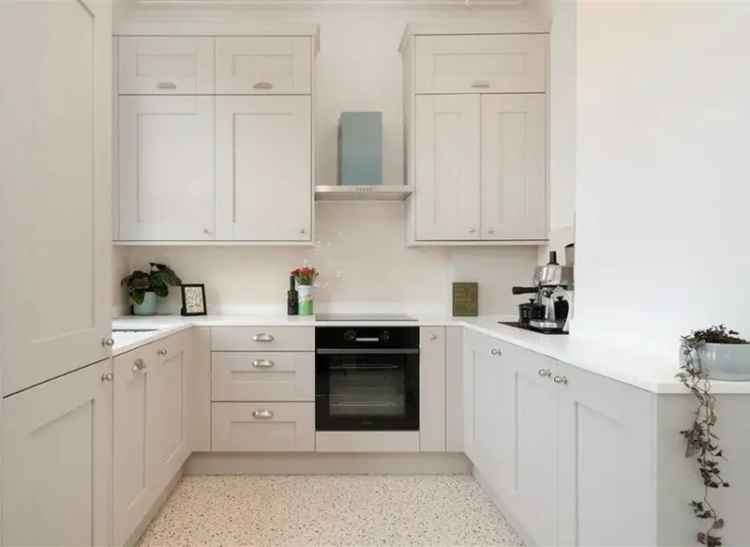 Flat For Sale in Fordwych Road, London, England