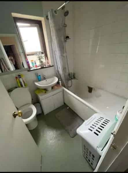 Spacious 3 Bed Semi Detached House with Large Gardens Near Amenities