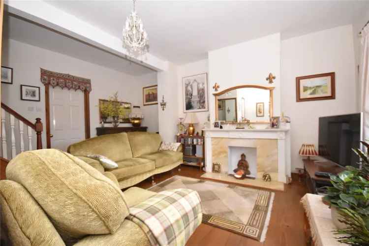 Charming 3-Bedroom Cottage in Fairburn with Conservatory and Garage