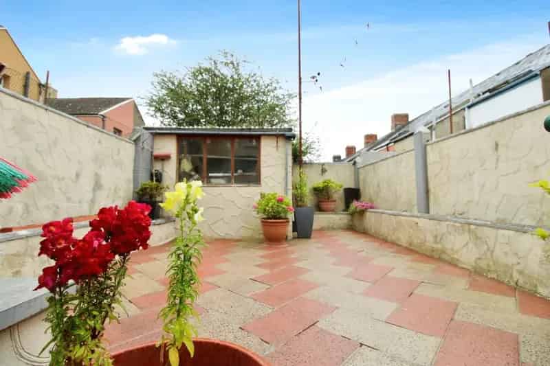 Spacious 3-Bedroom House with Large Living Space and Garden
