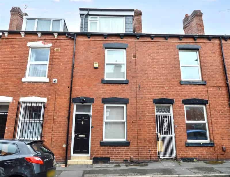 Four Bedroom Terrace House Near M62 M1 Leeds