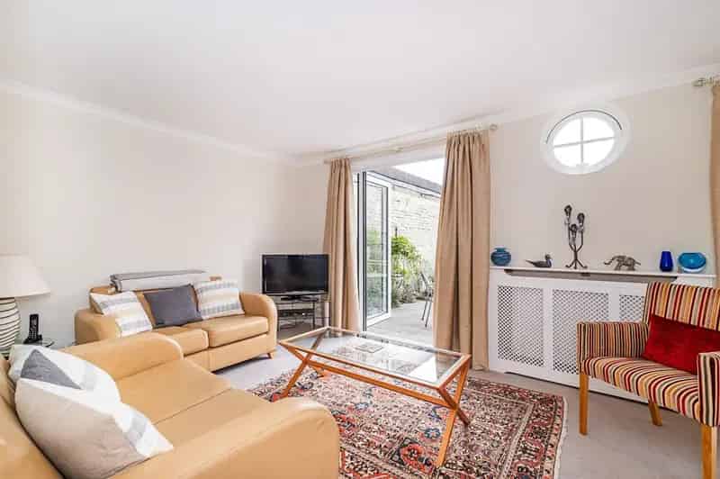3 Bedroom Detached House for Sale in Wimbledon