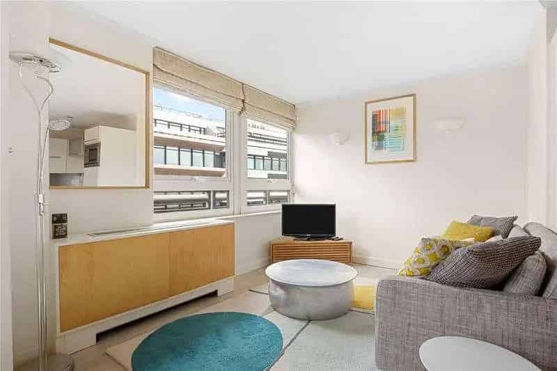 2 Bed Flat for Sale in Holborn - Luxury Apartment with Balcony