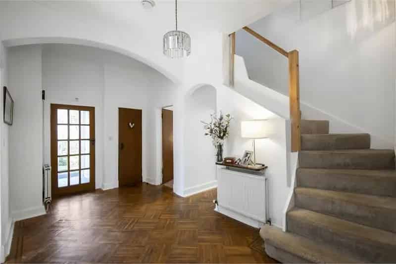 5 Bed Detached Bungalow with Large Garden and Garage