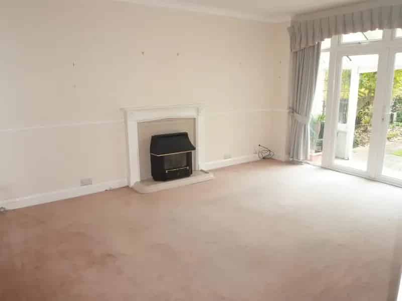 3 Bedroom Detached House To Let